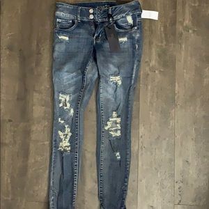 Dark blue and light tan wash